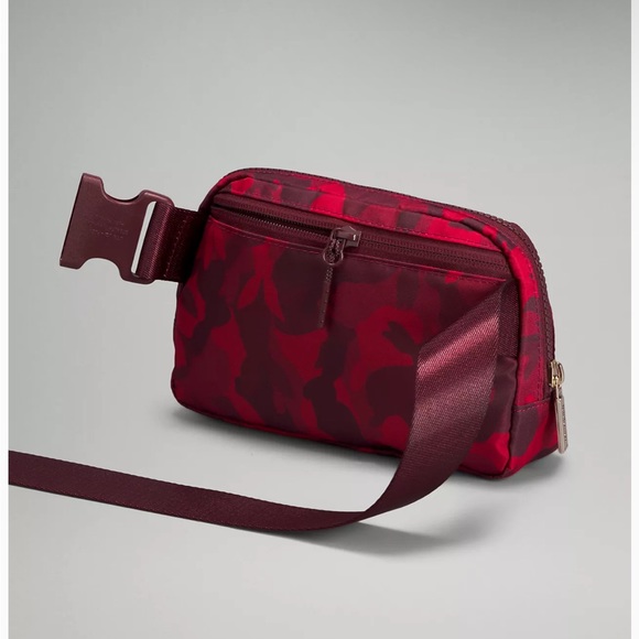 NWT lululemon Lunar New Year Rabbit Everywhere Belt Bag 1L - Picture 3 of 4